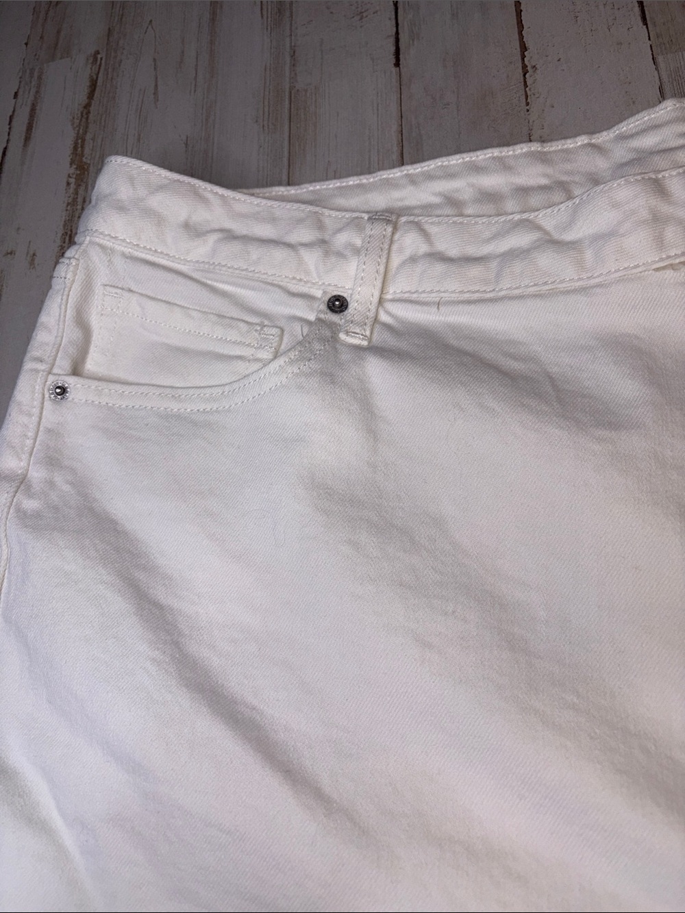 Old Navy High-rise O.G. Straight white denim shorts plus size 24 - Picture 3 of 14